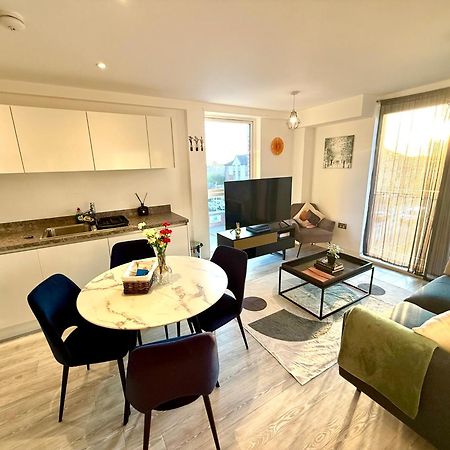 맨체스터 Relaxing 1-Bed Flat In Salford With Street Parking 아파트 외부 사진
