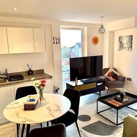 맨체스터 Relaxing 1-Bed Flat In Salford With Street Parking 아파트 외부 사진