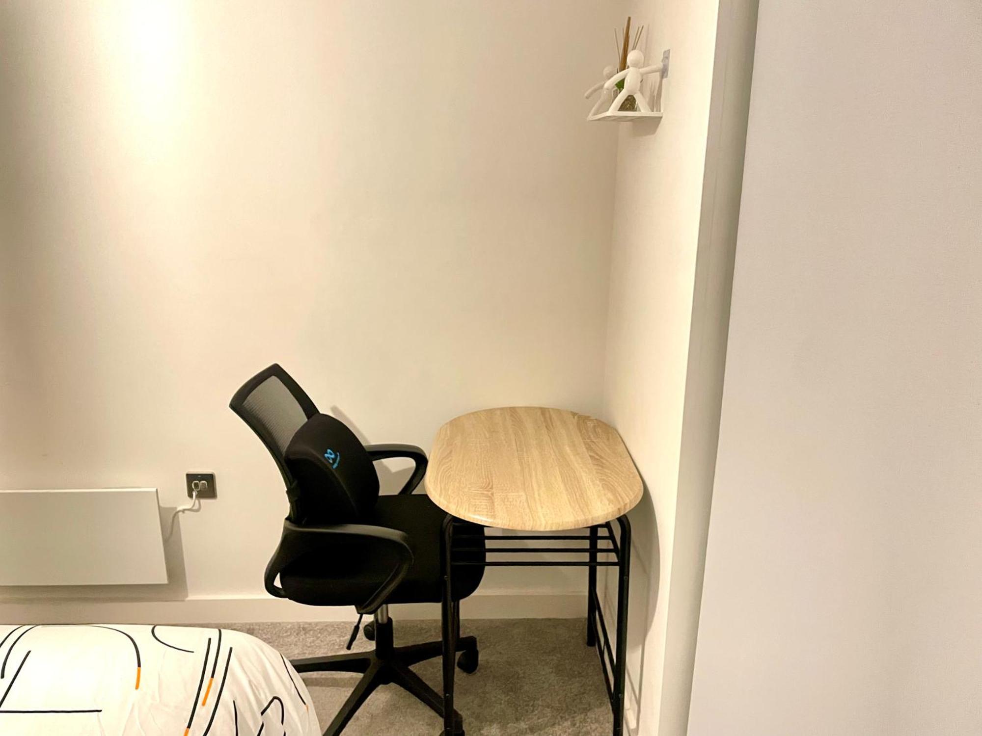 맨체스터 Relaxing 1-Bed Flat In Salford With Street Parking 아파트 외부 사진