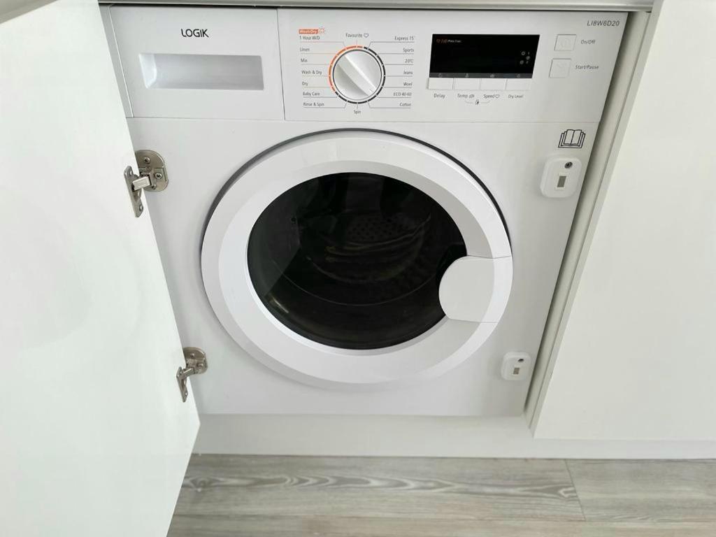 맨체스터 Relaxing 1-Bed Flat In Salford With Street Parking 아파트 외부 사진