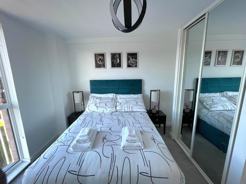 맨체스터 Relaxing 1-Bed Flat In Salford With Street Parking 아파트 외부 사진